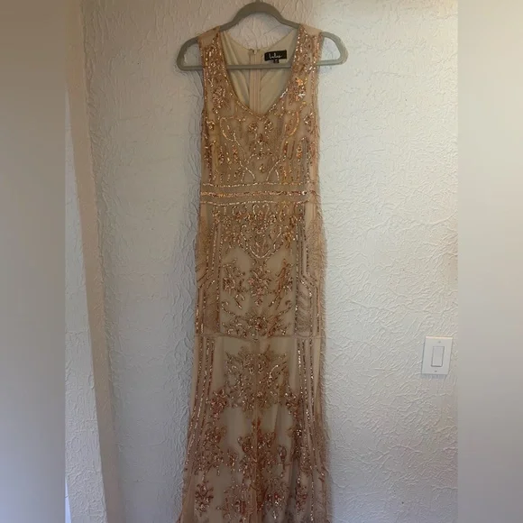 Rose Gold Lulu’s Bridesmaid Dress (Size M). - Picture 2 of 7